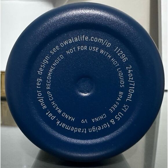 Owala FreeSip 24oz Stainless Steel Water Bottle, DEEP SEA - Picture 5 of 5